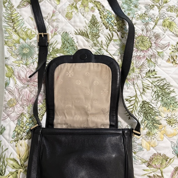 Tory Burch Crossbody w/dust bag - Picture 2 of 4